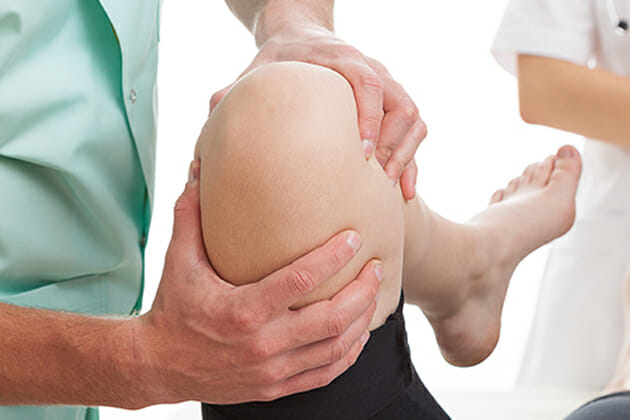 Visita ortopedica e valutazione fisioterapica al ginocchio